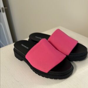 Torrid Women’s Neon Pink Chunky Platform Sandals / Size 7.5 (WW) / Brand NWOT